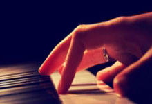 开云体育下载-瑞典奇迹再现！王皓单枪匹马逆转日本，璀璨乒坛传奇再扬威