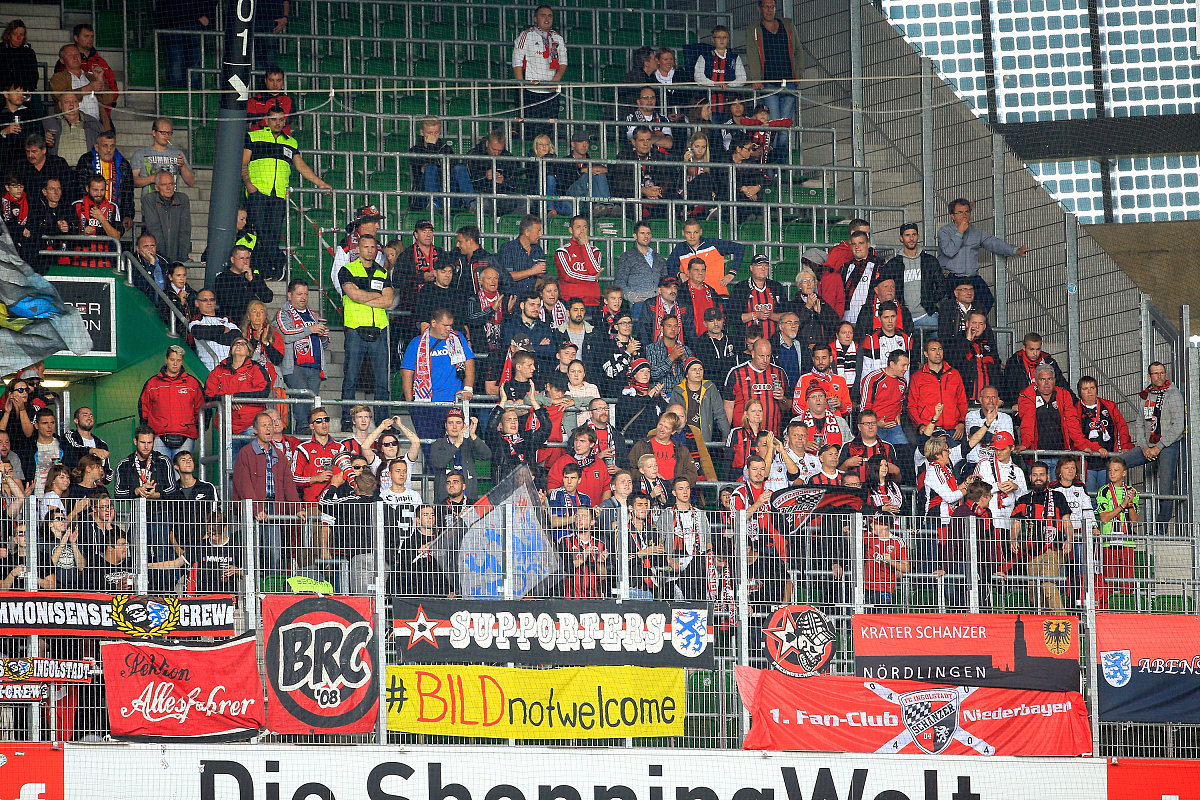 足球界焦点,强队对决现场报道 足球界焦点,强队对决现场报道