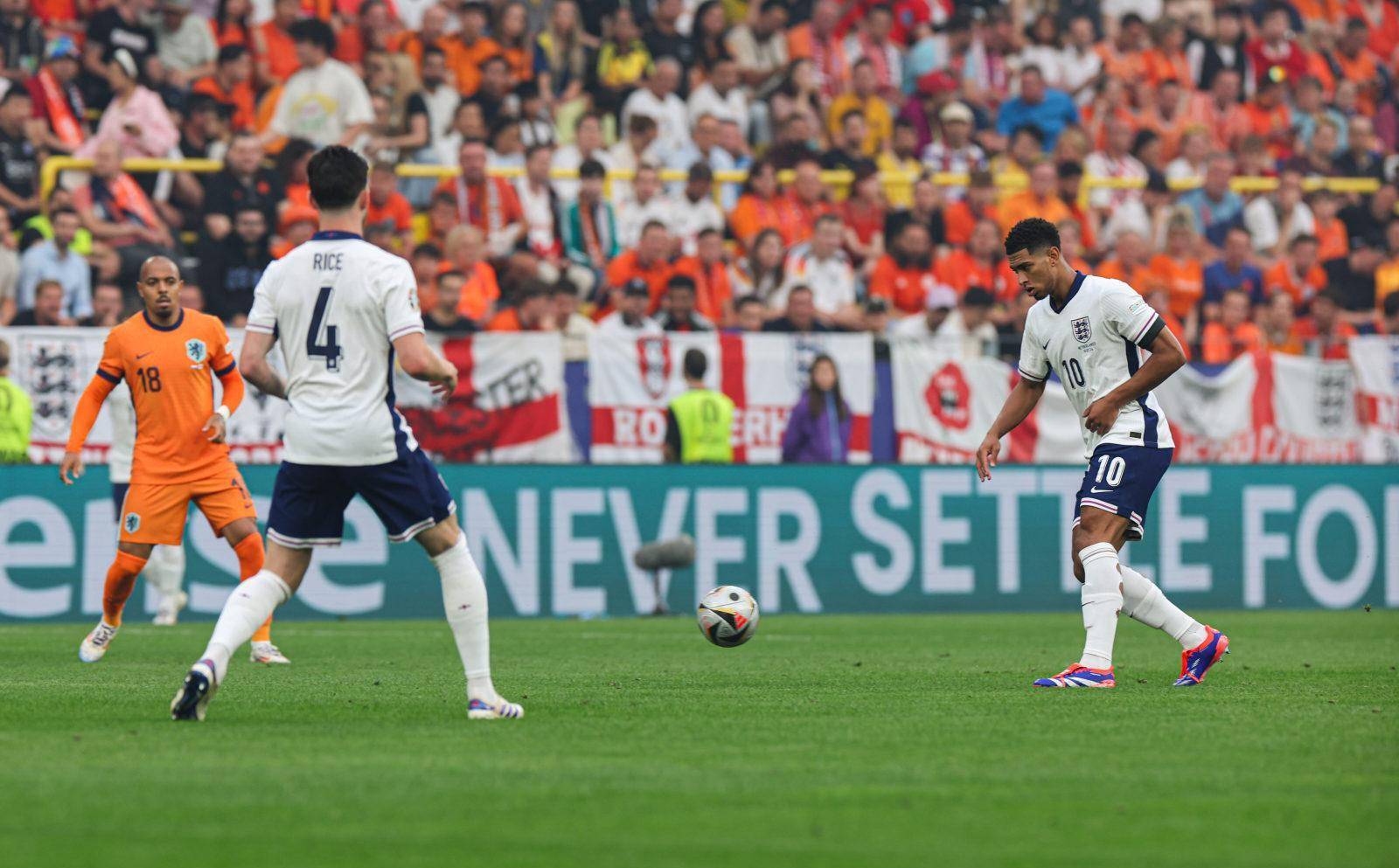 开云下载-瑞士点球战负意大利，止步欧洲杯八强，掌声雷动的简单介绍