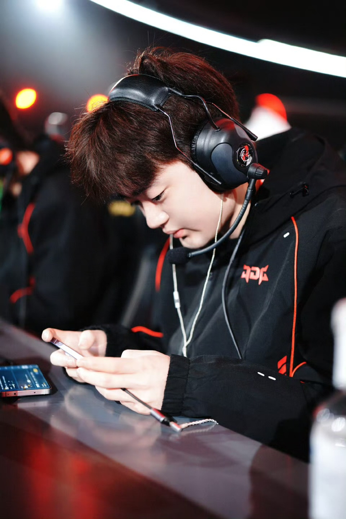 开云体育登录-BLG碾压JDG，Inspired单局斩获MVP强强对话四强赛，让粉丝疯狂欢呼的简单介绍