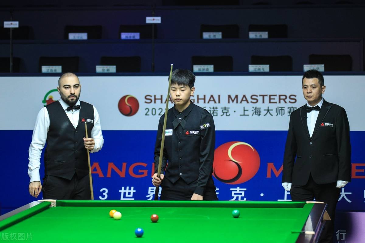 开云体育在线-FPX绝杀NS，Kanavi关键团战开团秒人焦点之战2025世界赛，锁定晋级资格